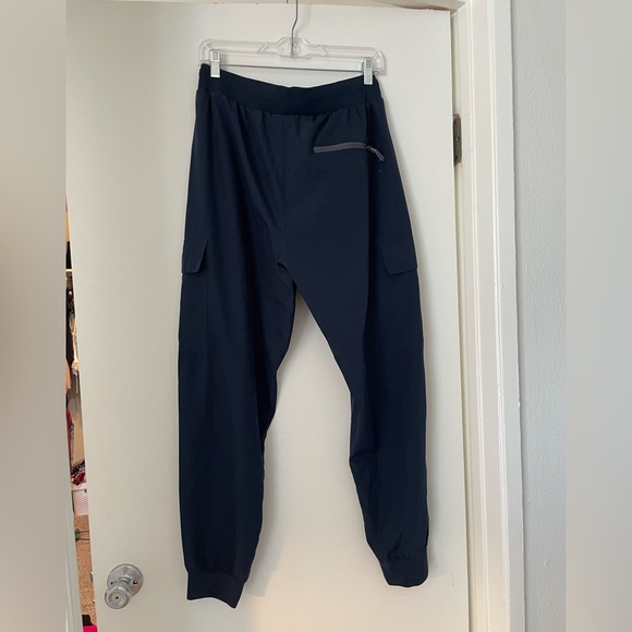 Men's Navy Cargo Pants - Picture 6 of 9